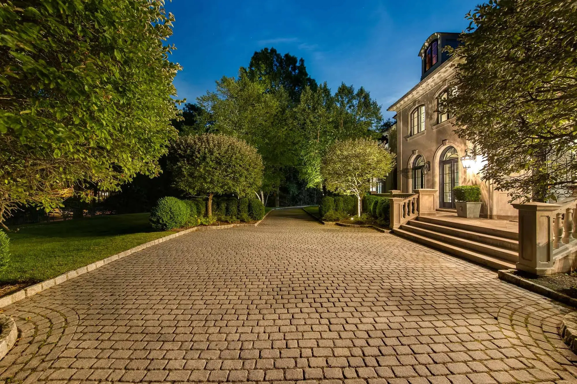 Antique cobbled exterior stone sample