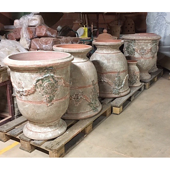 Anduze Versailles &#39;34&#39; Terracotta Pot (8 available in Round Top)