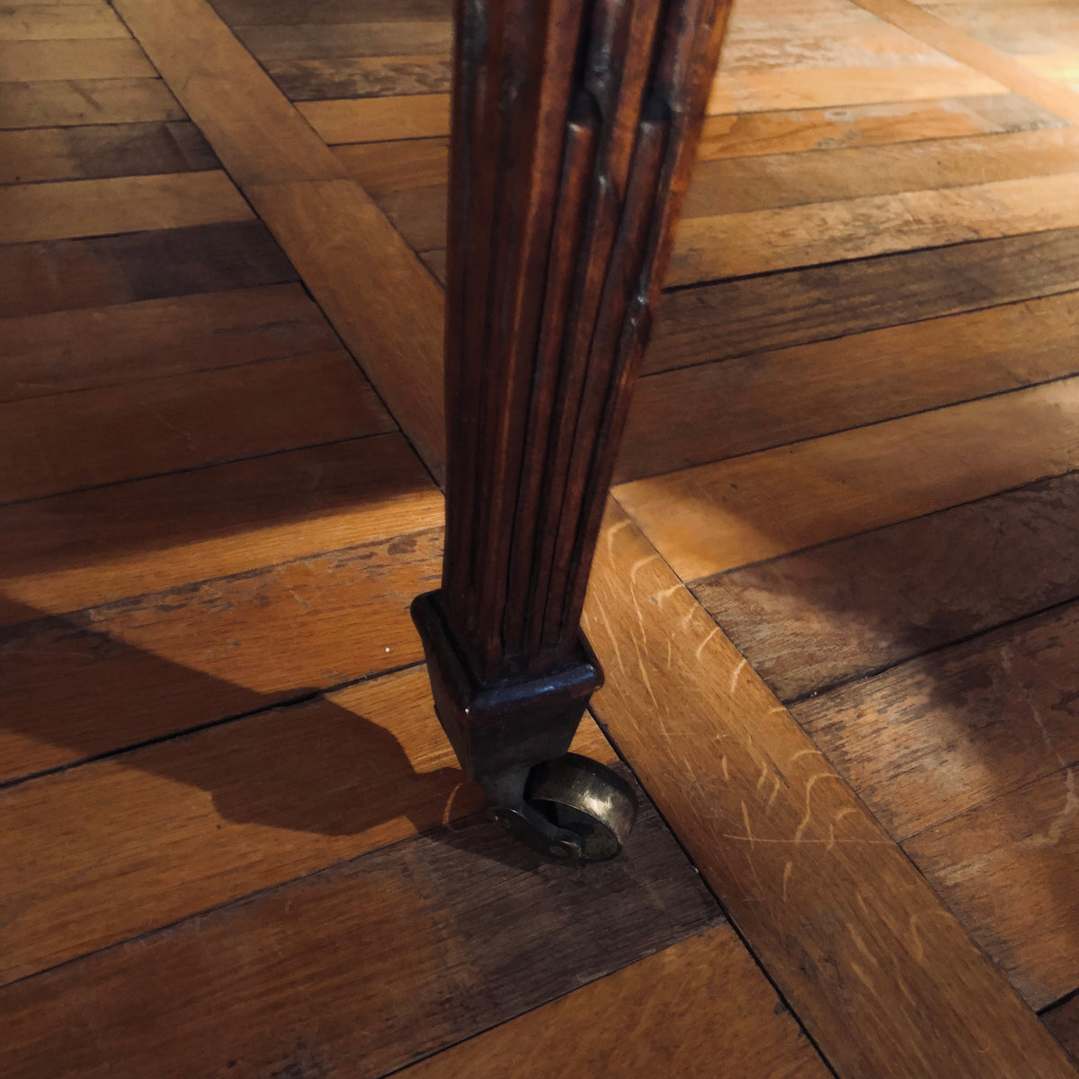 Walnut Louis XVI Portefeuille or Wallet Table